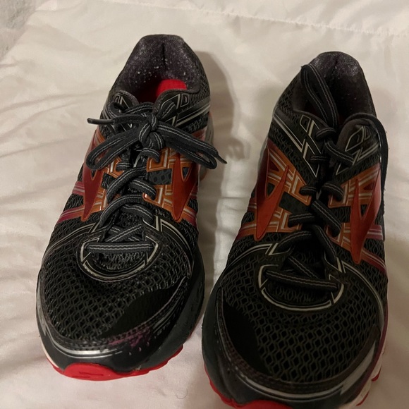 Brooks adrenaline GTS Seventeen, like new, wore twice and no longer fit - Picture 3 of 7